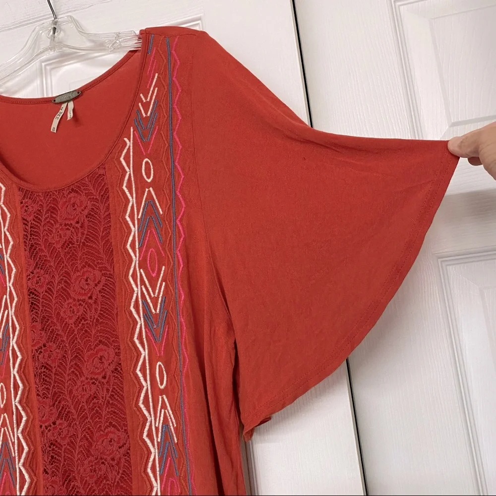 Gimmicks By BKE Embroidered Crochet Lace Panel Orange Loose Fit Top Sz S